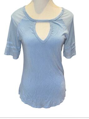 Mesh sleeve keyhole top